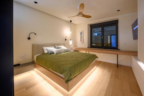 Postel nebo postele na pokoji v ubytování Modular Sea view Spa Studio