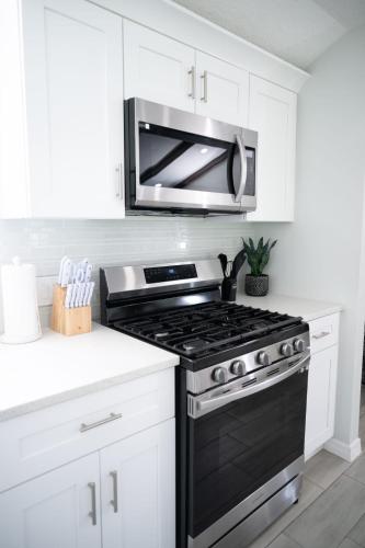 Luxury 4BR, Sleeps 12, Heated Pool, Near Universal Studios photo 14