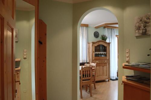 an archway in a kitchen with a dining room at Landhaus-Appartements Warraich in Schladming