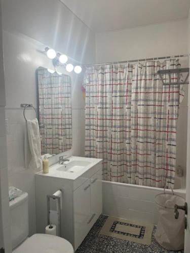 Koupelna v ubytování Apartamento ARMAÇÃO PÊRA