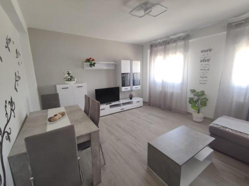 Un televizor și/sau centru de divertisment la Apartamento con Jacuzzi El Rincón de las Delicias