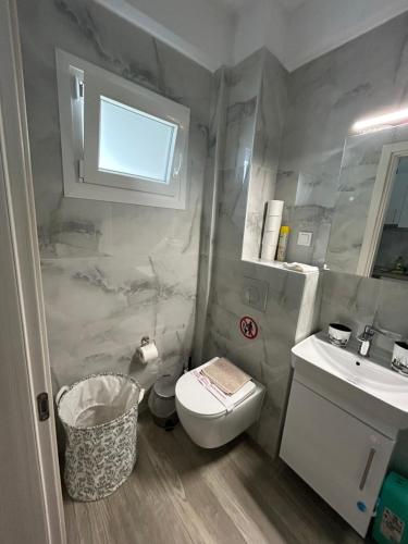 Bilik mandi di Sunshine Ofrynio Apartment with private pool 260cm x 160cm during summer