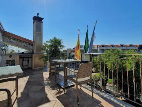 A balcony or terrace at CASSIODORO SUITE B&B