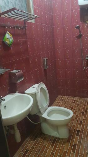 a bathroom with a toilet and a sink at New Bintang By Four-G in Bajawa