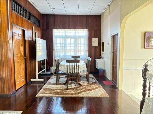 Χώρος καθιστικού στο Neelofa Homestay