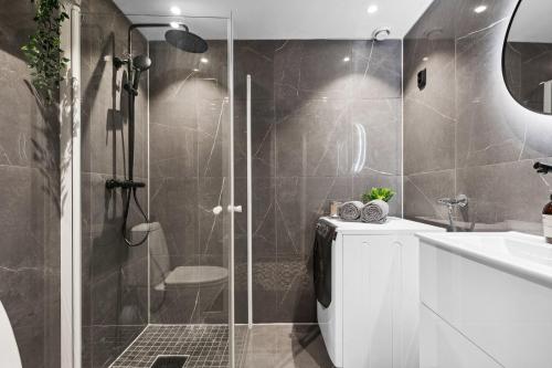 Koupelna v ubytování Happy Days Relaxing room with smart solutions shared apartment with one other bedroom