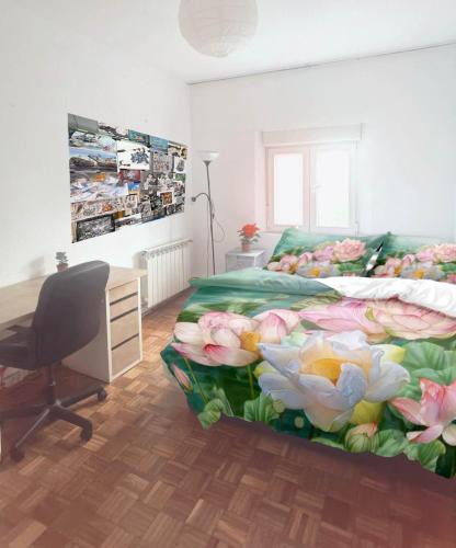 Una habitacion con bano compartido