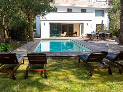 Gallery image of Villa rénovée avec spa et piscine chauffée à Hossegor, proche plage et golf - FR-1-791-8 in Soorts-Hossegor