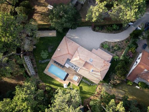 Photo de la galerie de l'établissement Villa de luxe avec piscine chauffée, jacuzzi, sauna au cœur de la forêt des Landes - FR-1-791-24, à Soorts-Hossegor