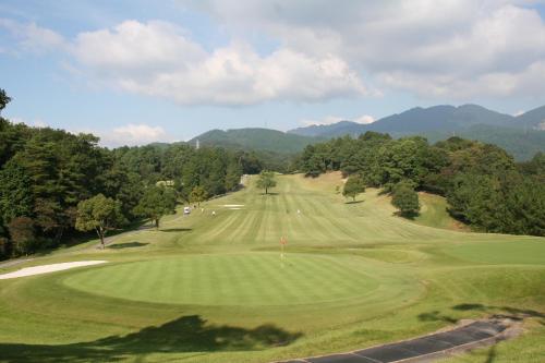 an aerial view of a golf course with mountains in the background at Hotel Castle Inn Suzuka Chuo in Suzuka