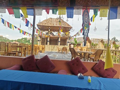The Sundown Hampiにあるレストランまたは飲食店