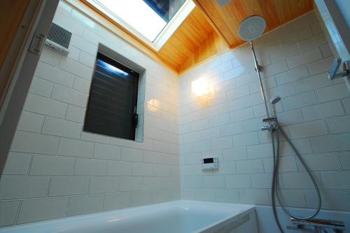 A bathroom at 別邸よし井 倉敷町屋の貸別荘