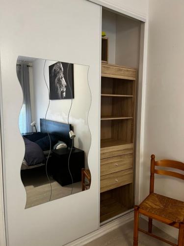 Photo de la galerie de l'établissement F2 bord d allier 6 pers avec jardin clos, à Moulins