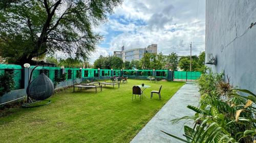 Κήπος έξω από το Posh Garden Inn Artemis Hospital Road Gurgaon