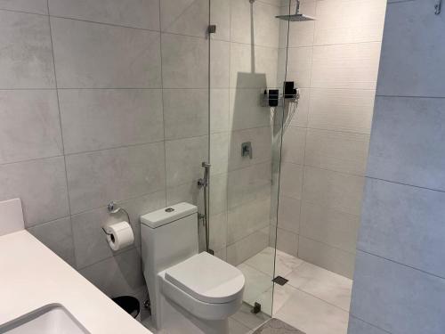 Ένα μπάνιο στο Departamento lujo Samborondon