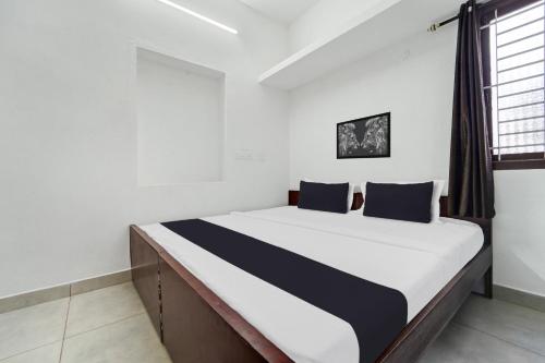 Ένα ή περισσότερα κρεβάτια σε δωμάτιο στο Hotel O Kayilai Homestays