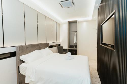 Una cama o camas en una habitación de Brilliant Hotel Dan Spa