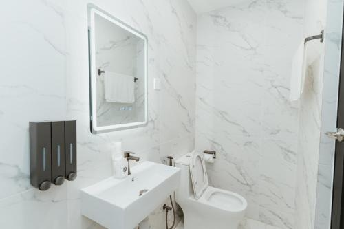 Un baño de Brilliant Hotel Dan Spa