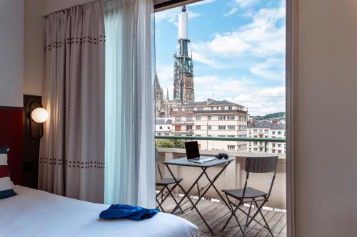 Ένα ή περισσότερα κρεβάτια σε δωμάτιο στο Ibis Styles Rouen Centre Cathédrale
