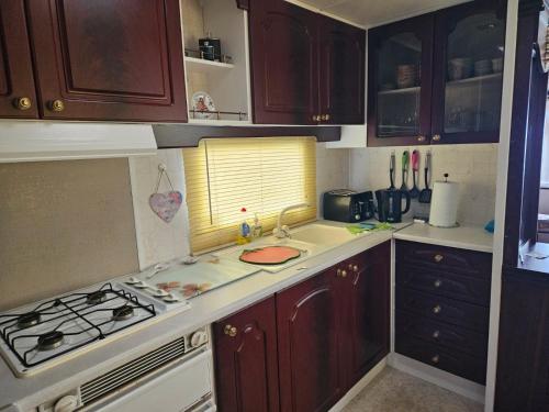 Caravanにあるキッチンまたは簡易キッチン