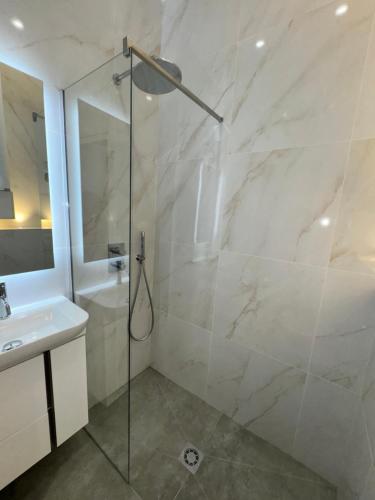 a bathroom with a shower and a sink at LEî in Beaulieu-sur-Mer