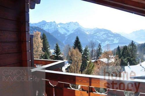 a balcony with a view of a snowy mountain at Dauphinelles 09 in Gryon