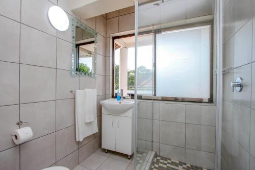 Bilik mandi di Oyster Tide B&B and Self-Catering