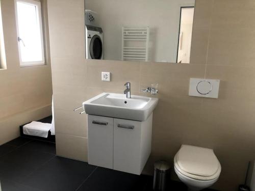 O baie la Very sunny 1BR flat in the city center - West4