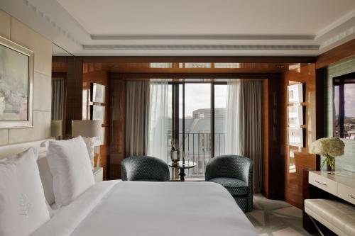 Four Seasons Hotel London at Park Lane Image