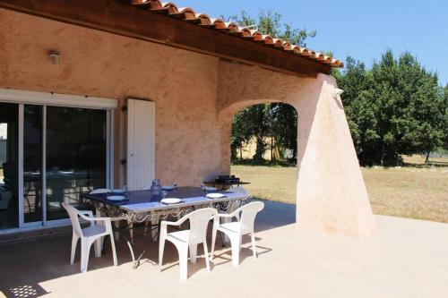 Villa Colombe, vaste jardin, 30 min des plages