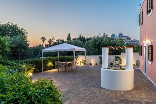 Κήπος έξω από το Latour Inspired by Elegance