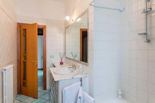 a bathroom with a sink and a mirror at Casa Elan Salerno in Salerno