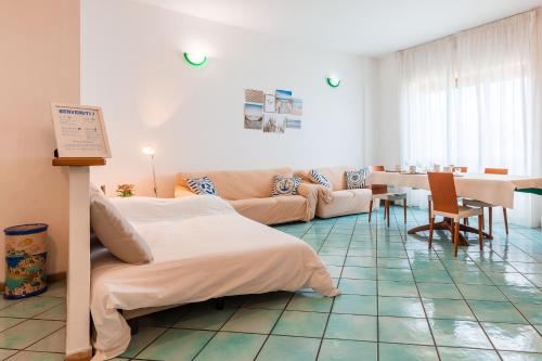 a living room with a couch and a table at Casa Elan Salerno in Salerno