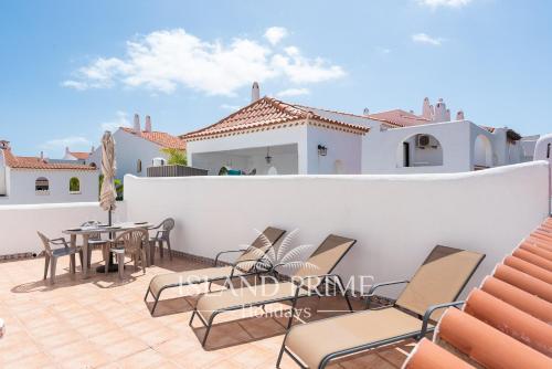 Huge Terrace Holiday in Heated Pool Complex with Teide Views FC1209