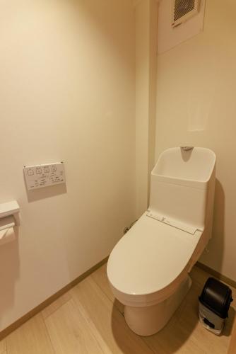a bathroom with a white toilet in a room at MKG Home・芝 in Tokyo