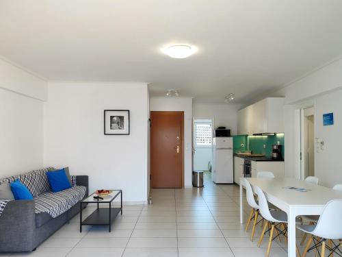 Kuchyňa alebo kuchynka v ubytovaní KYMA Apartments - Athens Acropolis 14