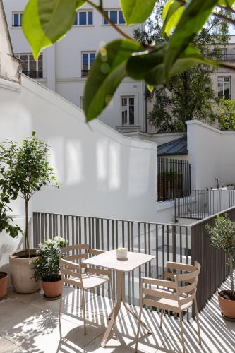 En balkon eller terrasse på Hotel Maison Hamelin Paris - Handwritten Collection