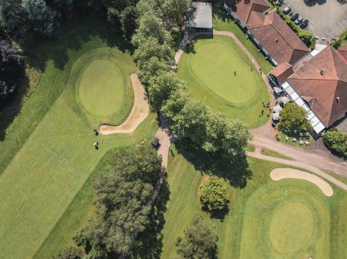 an overhead view of a golf course with a house at Hôtel du Golf Saint Lazare in Limoges