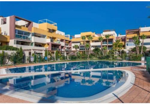 Apartamento precioso con piscina