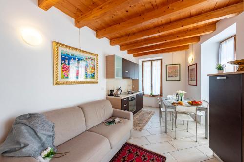 Posezení v ubytování Stefy House 50m from The Lake - Happy Rentals