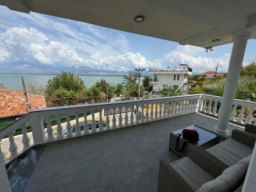 HomeByTheLake-Shiroke