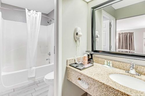 Ένα μπάνιο στο Quality Inn White House