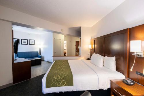 Katil atau katil-katil dalam bilik di Comfort Suites Springfield I-70
