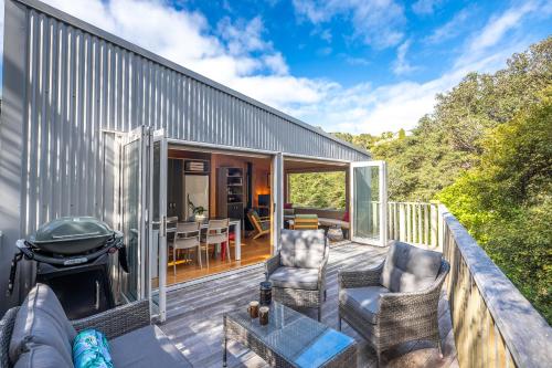 Feathers Nest, Oneroa - Be My Guest Waiheke