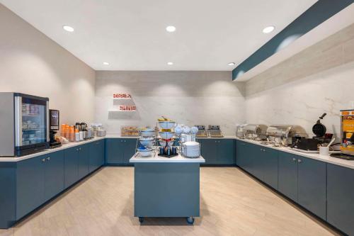 Χώρος καθιστικού στο Comfort Suites