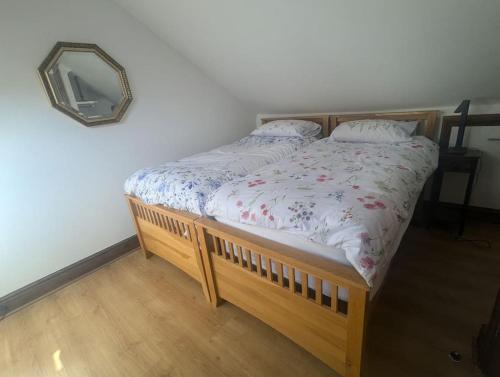 Katil atau katil-katil dalam bilik di House in historic Winchester