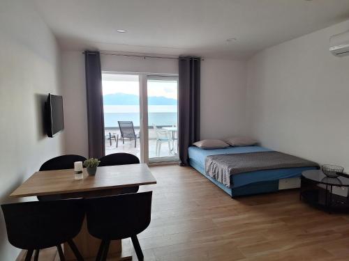 Postel nebo postele na pokoji v ubytování Apartments Nina Brist