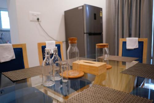 Dapur atau dapur kecil di Enkay Service Apartments