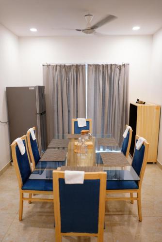 Ruang duduk di Enkay Service Apartments