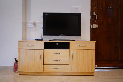 Televisyen dan/atau pusat hiburan di Enkay Service Apartments